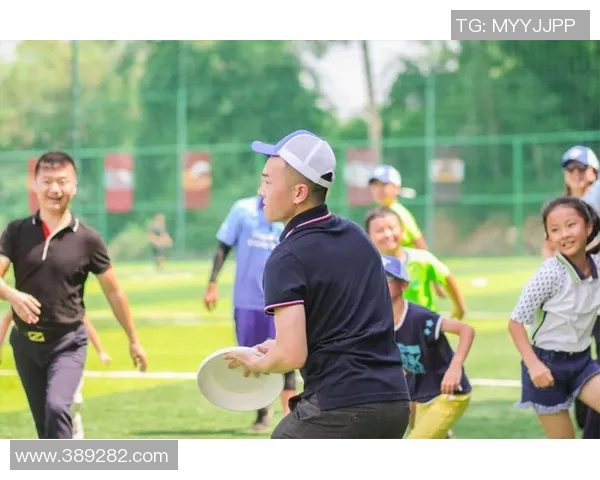 飞盘竞技的魅力与挑战:深入探讨广州飞盘队的战术布局与团队协作 飞盘竞技的魅力与挑战:深入探讨广州飞盘队的战术布局与团队协作